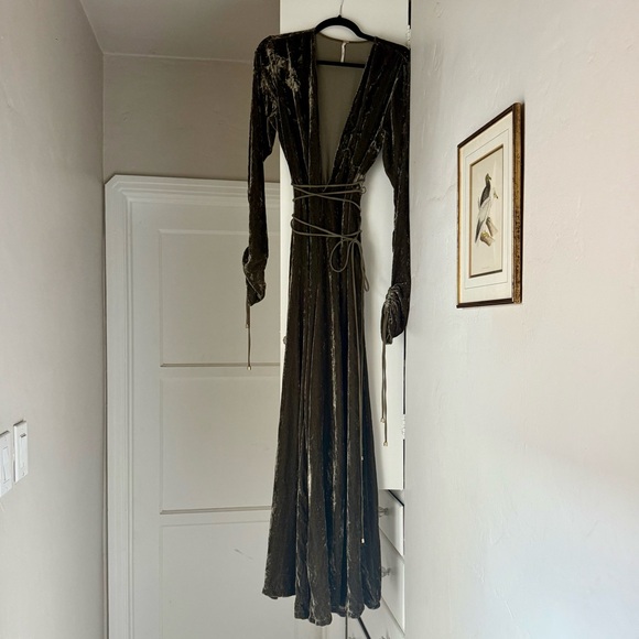 Free People Olive Crushed Velvet Jumpsuit size 12 - Picture 2 of 8